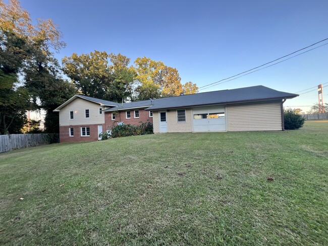 Photo - 333 Chapman Rd