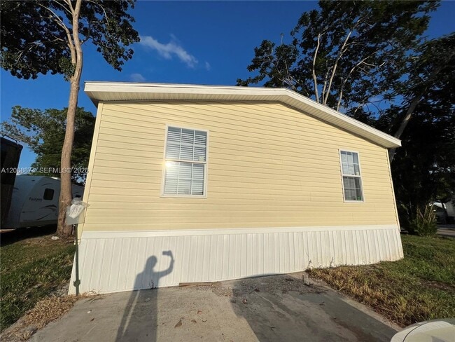 Building Photo - 22992 Tradewind Rd