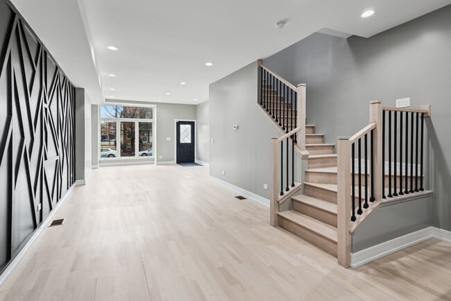 Photo - 2816 W Warren Blvd