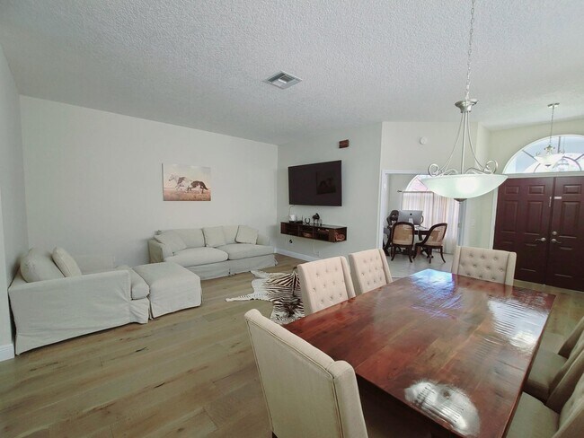 Photo - 668 Lake Wellington Dr