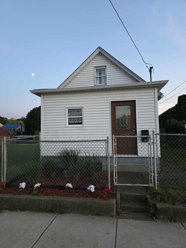 Building Photo - 1 Bedroom 1 Bathroom House For Rent *With ...