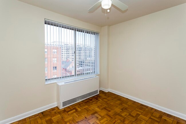 Oversized Windows with City Views of Washington - Empire