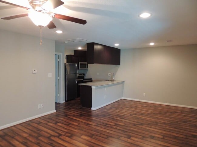 Building Photo - 5333 Richmond Ave. Unit 23 Rental