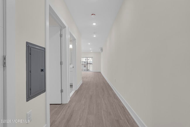 Building Photo - 19 Carr Ave Unit 211