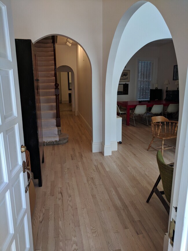 Photo - 1837 R St NW