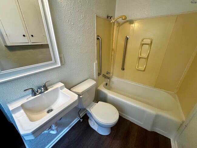 Photo - 1814 Pearl Ave