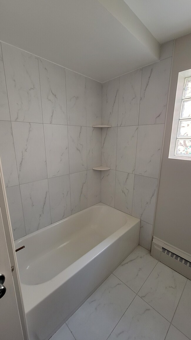 Bathroom - 4644 N Sayre Ave Unit 1