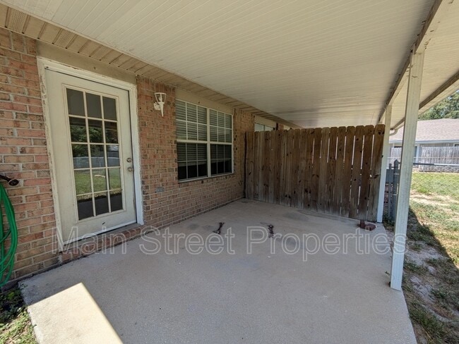Building Photo - 3359 Green Briar Cir Unit B