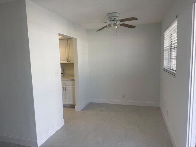 402 Lake Shore Dr Unit 202