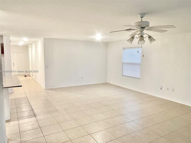 Photo - 982 SW Alcantarra Blvd