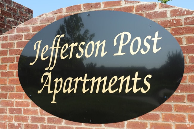 Entrada - Jefferson Post Apartments
