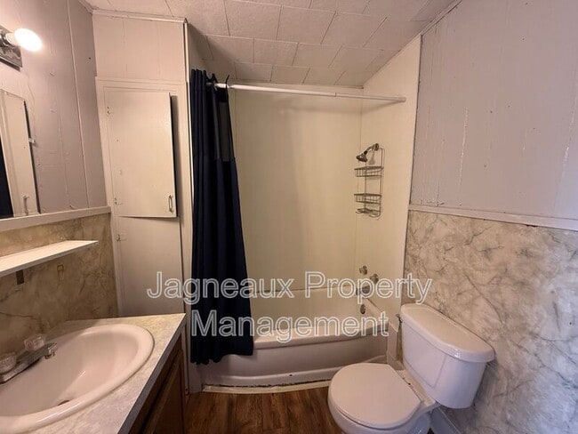 Photo - 417 W Logan St