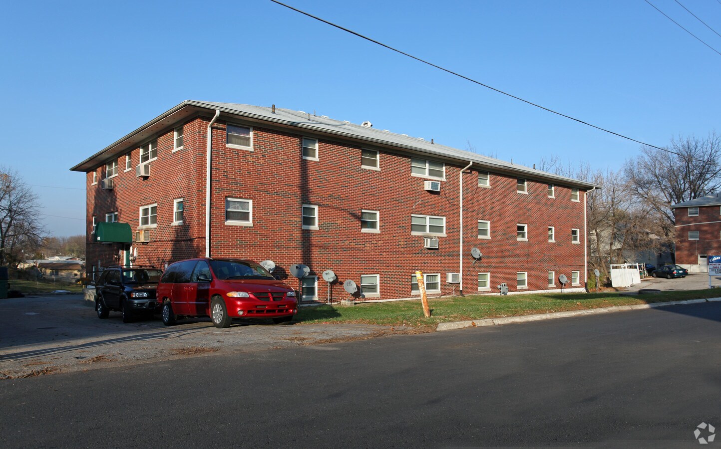 Fisher Court - Fisher Court Apartments