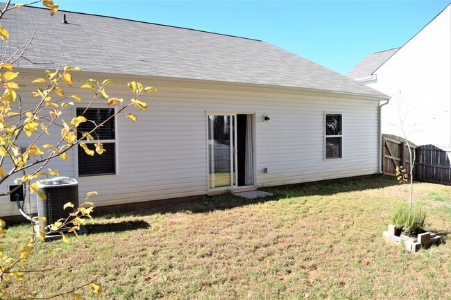 Photo - Beautiful Ranch Home - FENCED Yard - 2 car garage
