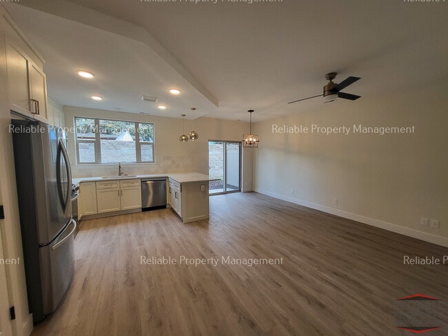 Photo - 487 Easy St