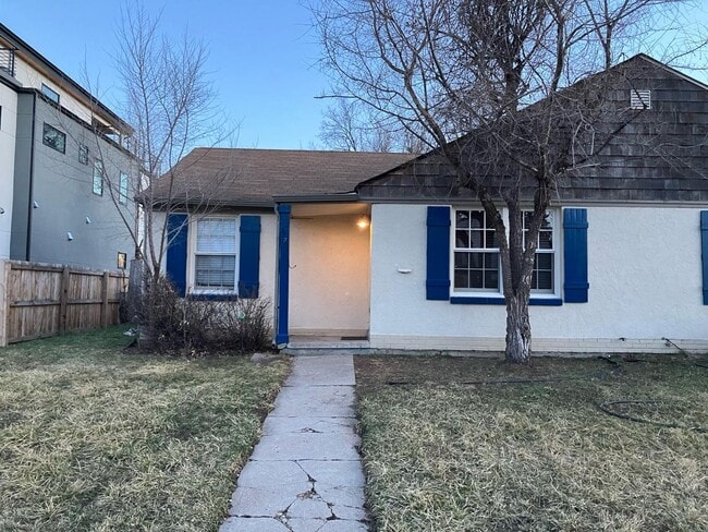 Building Photo - Quaint 2 Bedroom Duplex in the Highlands!!! Rental