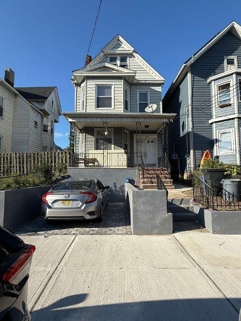 Building Photo - 125 W 3rd St Unit 2