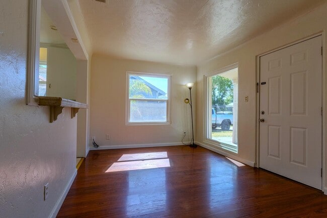 Photo - 2137 Raymond Ave