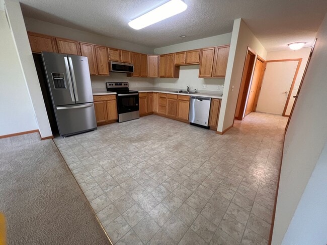 Building Photo - Two Bedroom Town Home