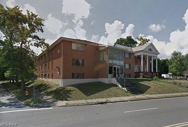 Building Photo - 1019 Maple Ave Unit C7
