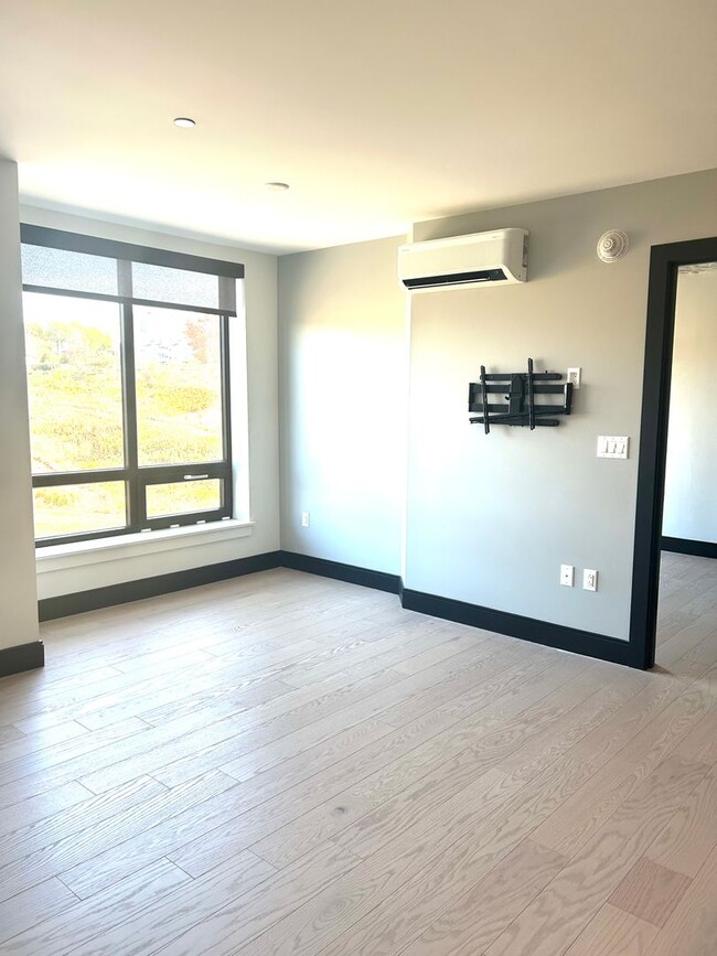Photo - Gorgeous 1BR/1BA Available Now!!  Great Po...