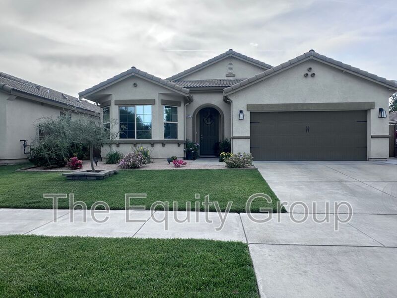 Photo - 1725 Silvervale St