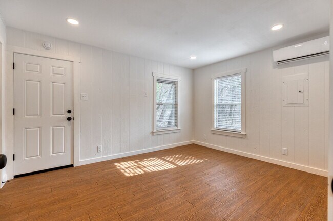 Photo - 9871 Menchaca Rd