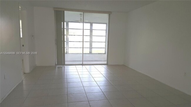 Building Photo - 8500 Sunrise Lakes Blvd Unit 103