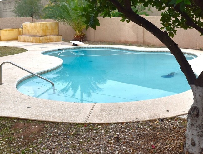 Photo - Awesome 5 Bed 2 Bath Home at ASU