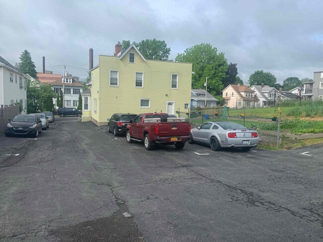 249 Morris St