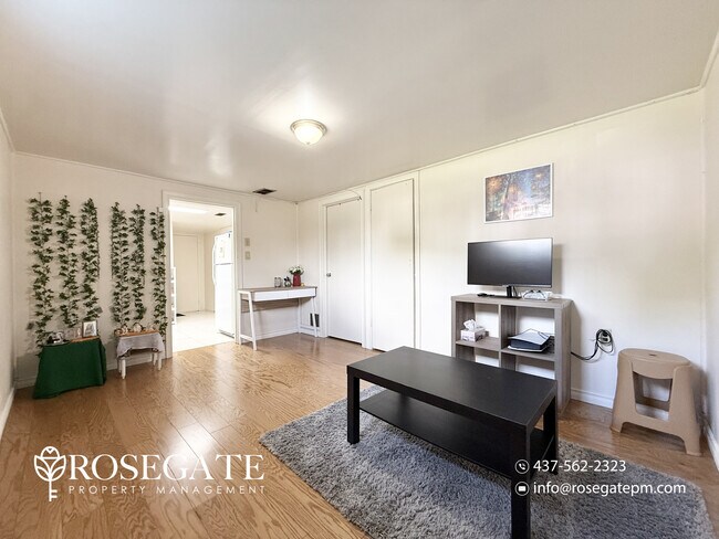 Photo - Pet-Friendly, All-Inclusive 1-Bedroom Corner Basement Apartment with Internet – Scarborough Unité 2