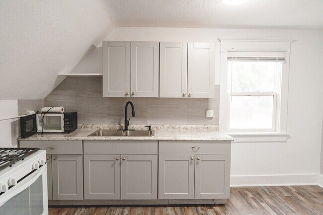 Photo - 2440 E Willamette Ave
