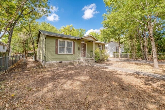 Photo - 611 Genard St