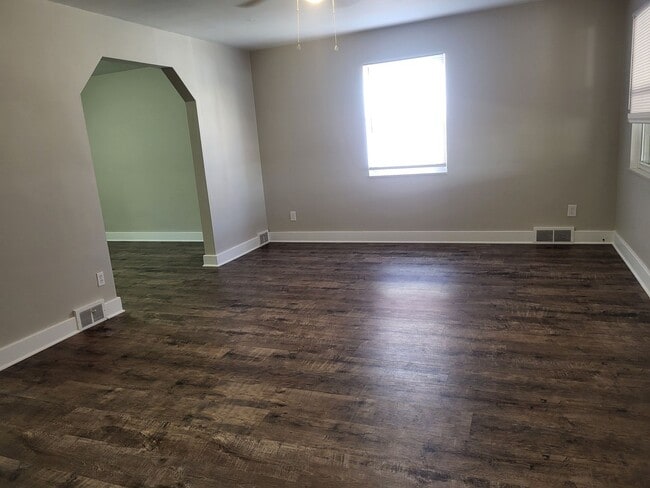 Photo - Newly renovated 3 bedroom house in Brookli...