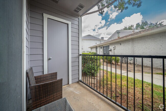 1BR, 1BA - 660SF - Balcony