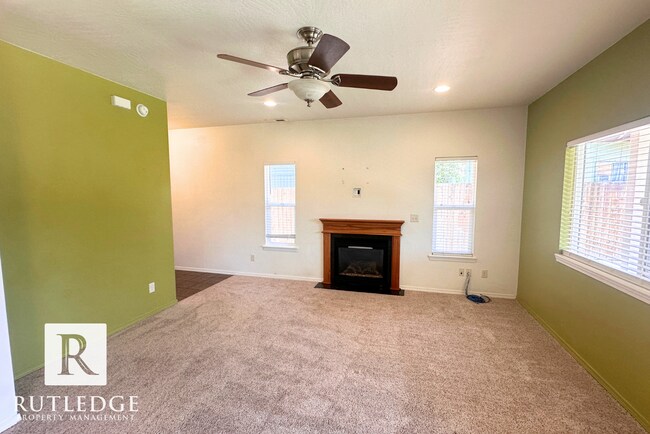Photo - STUNNING 3 Bed/2.5 Bath House in Medford