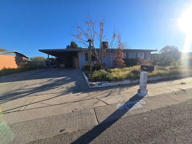 Building Photo - Rooms for Rent – Furnished, Lockable, & Private Backyard! 6 Spots Open.