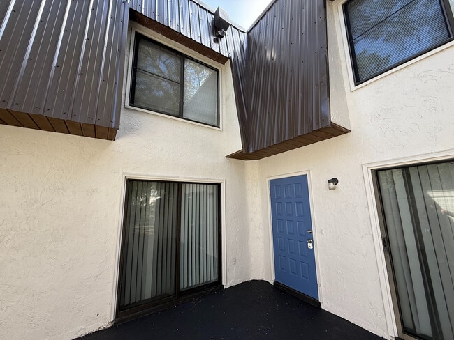 Exterior Entrance - Villas of Stone Ridge