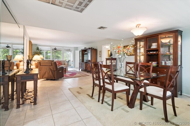 Photo - 3900 Oaks Clubhouse Dr Unit 409