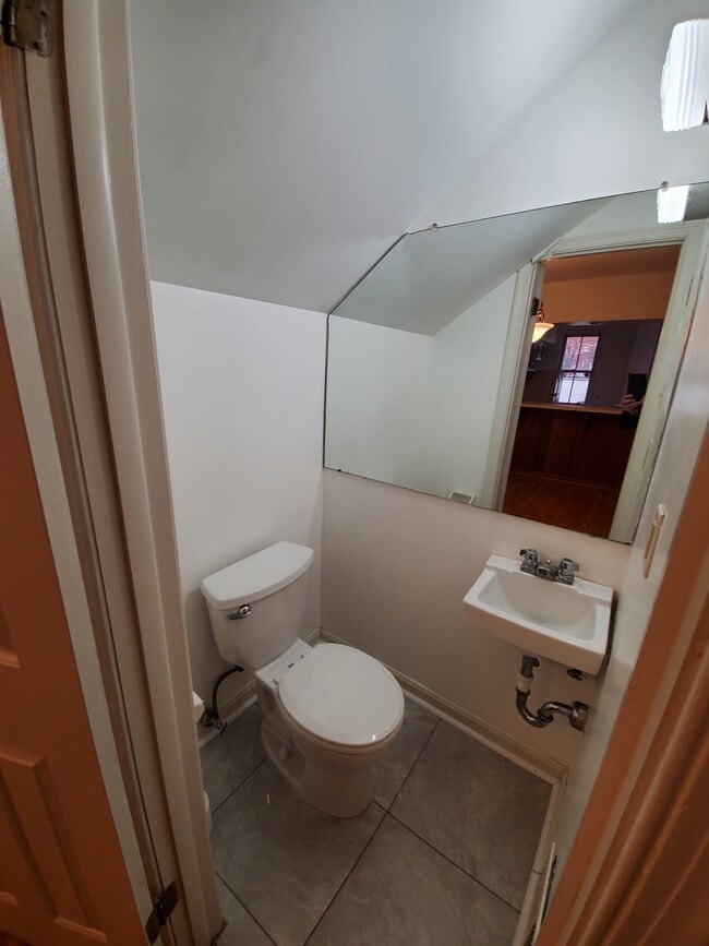 Photo - 159 King George St