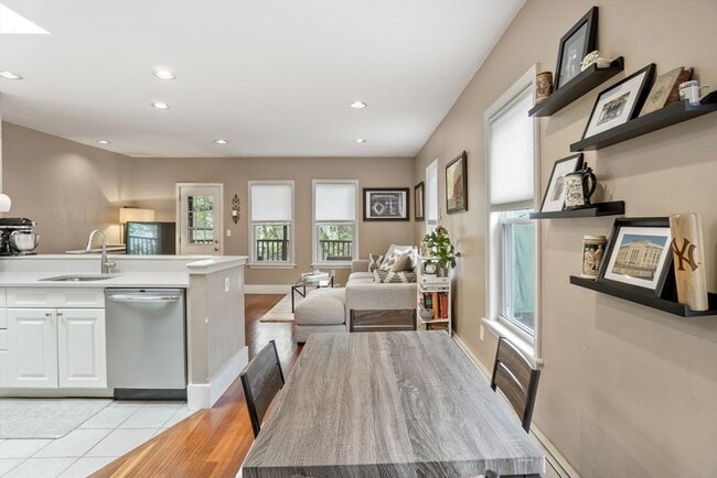 Photo - 57 Regent St Unit 3R