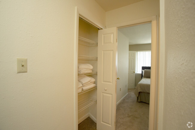 3BR,2.5BA,-1230SF - Wadsworth Shores - No Cost Utilities * Apartments