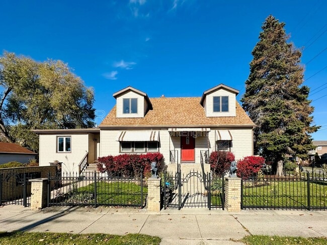 Building Photo - 3303 Division St