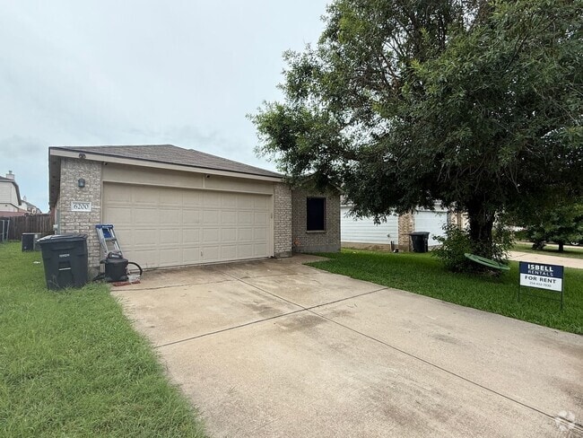 Building Photo - NEW IN MANAGEMENT - COMING SOON! Rental