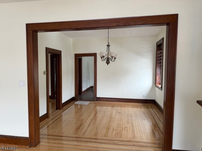 Photo - 719-723 E 30th St