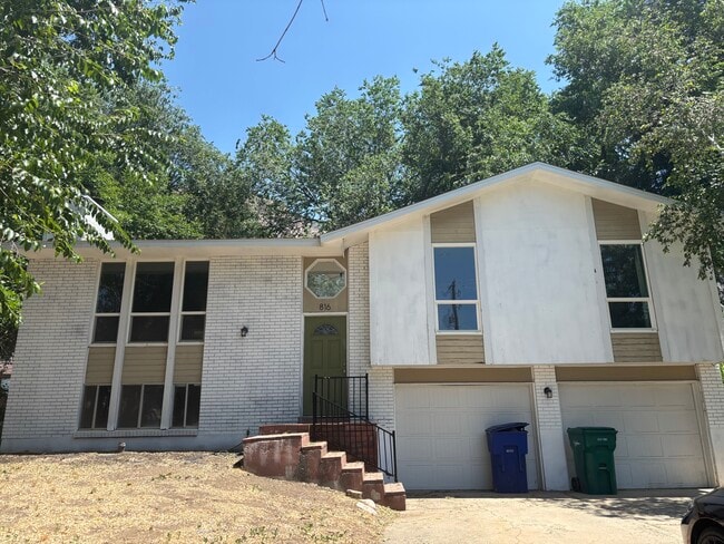 Building Photo - 816 N Jackson Ave Rental