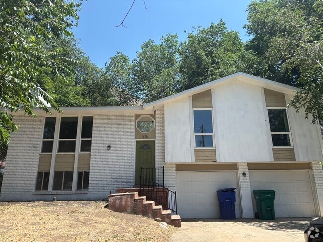 Building Photo - 816 N Jackson Ave Rental