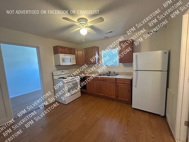 Photo - 3236 Caroline-