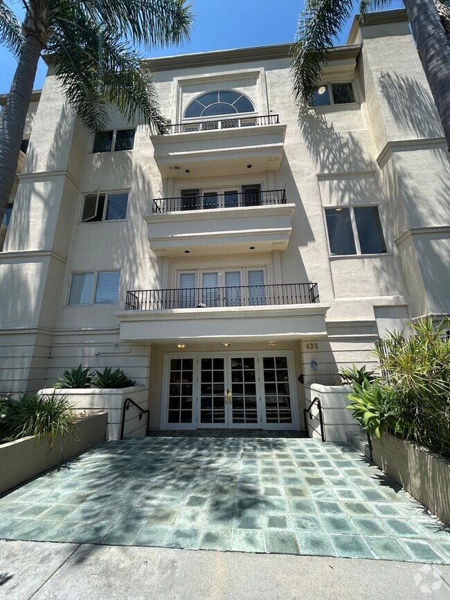 Building Photo - 435 Arnaz Dr Unit 303 Rental