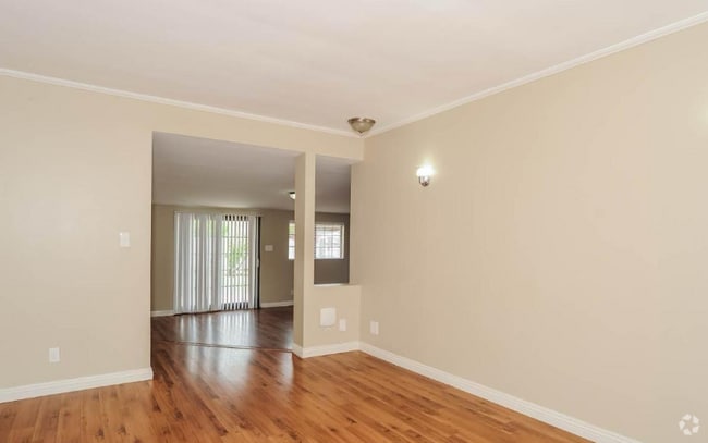 Building Photo - 7791 Lake Manor Dr Rental
